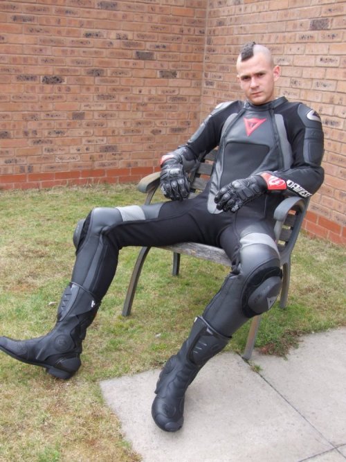 pupkodiak:  Always nice to see guys appreciating me in my leathers! 