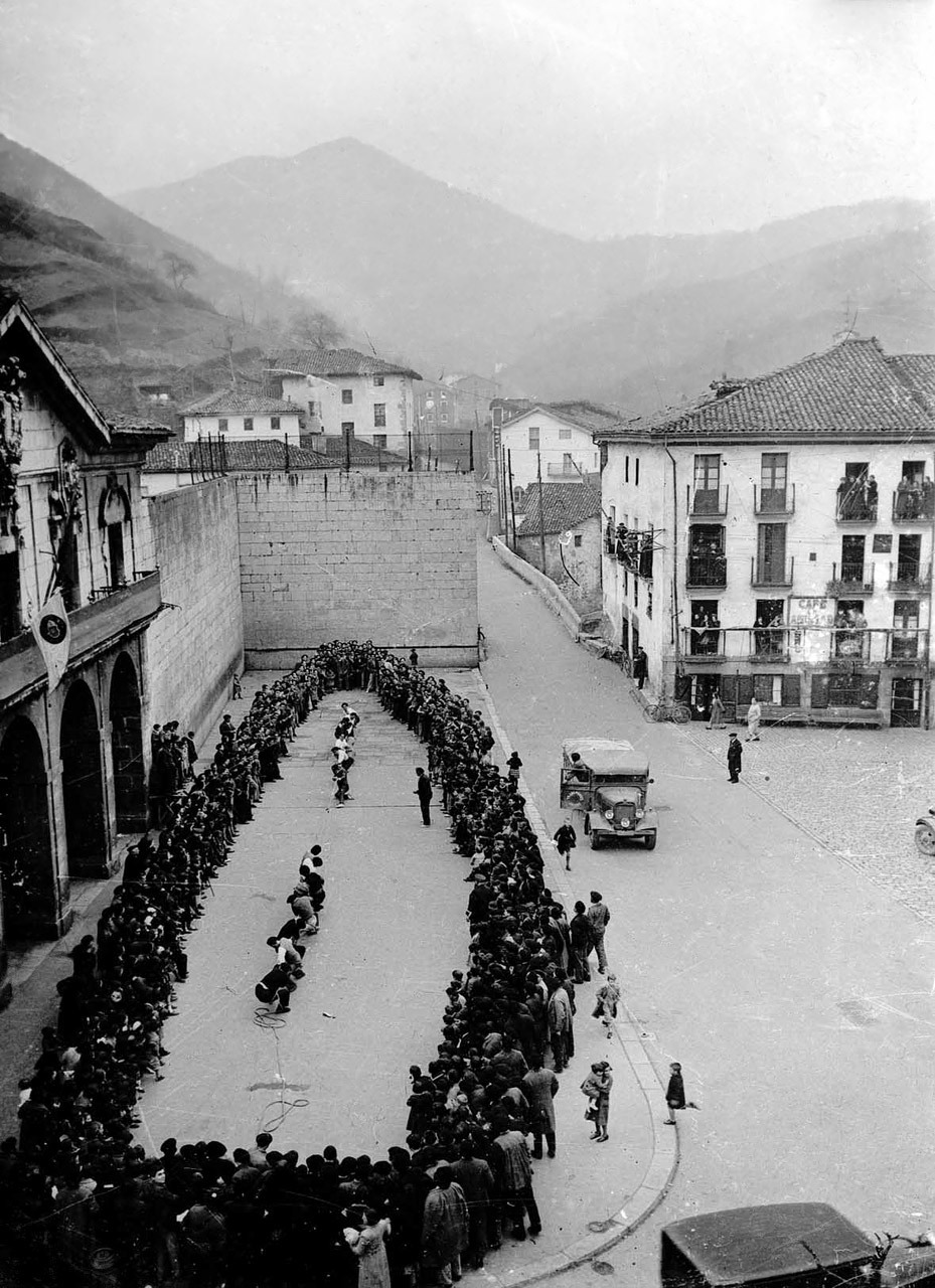 Tug of War, Elgoibar, Spain photo by  Indalecio Ojanguren, 1933