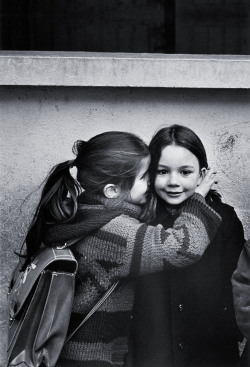 Le Secret, Eglantine Et Laurence Photo By Jean-Philippe Charbonnier, Paris 1979