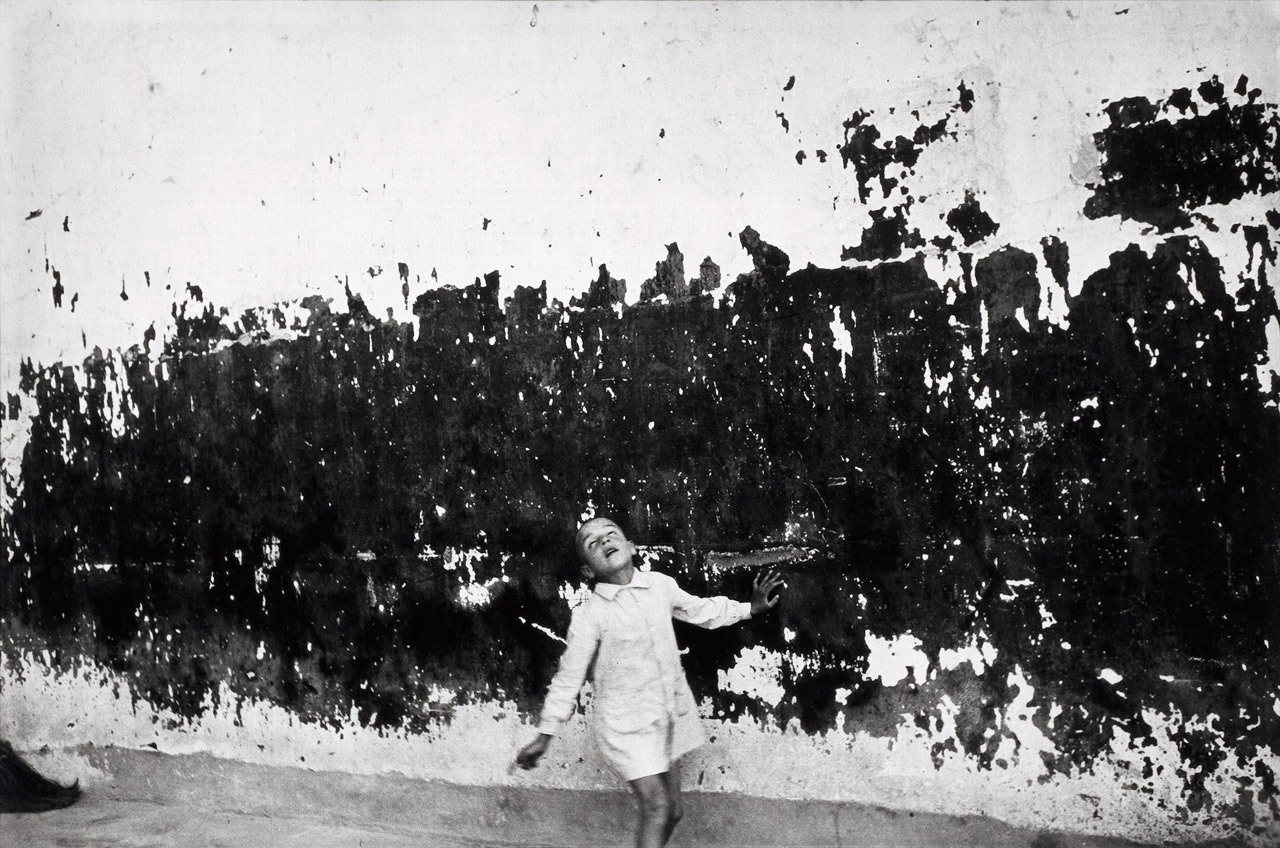 Valencia, Spain photo by Henri Cartier-Bresson, 1933