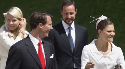 quatre1six:
“ Prince Joachim of Denmark, Crown Princess Victoria of Sweden, and Crown Princess Mette-Marit and Crown Prince Haakon of Norway.
”