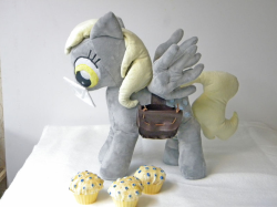 yawg07:  TALKING DERPY PLUSH with MAGNETIZED MUFFINS AND LETTER My mom is really killing it, this time. Man oh man, I wish it was just a present for me xD But I just hope she gets a bunch of money for it. If anyone is interested… EBAY LINK RIGHT HERE!