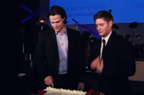 raindropsonimpala-blog:   Jared and Jensen @ Supernatural 100 episode party (⊙)