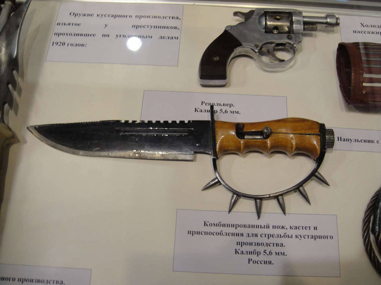 whiskey-weather:  learnosaurusrex:  Russian improvised trench knife that doubles