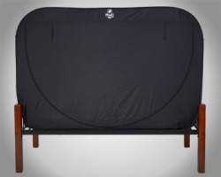 tappinthatass:   Privacy Pop! Your own personal space The Privacy Pop helps all of these people to create their own private space in their own bed, keeping prying eyes away and cutting down on roommate squabbles. The advanced accessory fits easily over