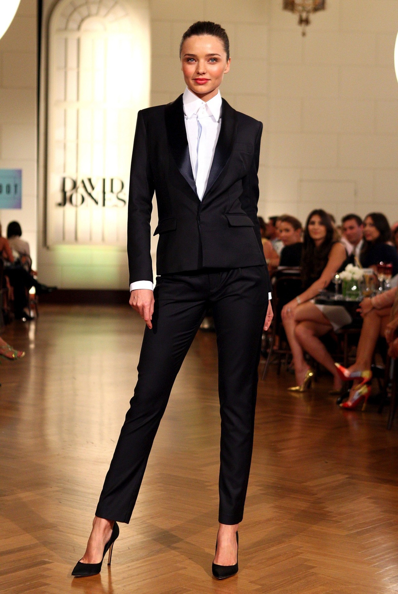 Miranda Kerr -David Jones Fashion Show. ♥  Looking amazing in a trouser suit and