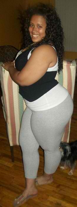 iseebigbooty:  rysdawulf:  Thickness  Oh damn girl looks like is about that time.