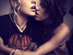 lipsticklesbians.tumblr.com post 18418755920