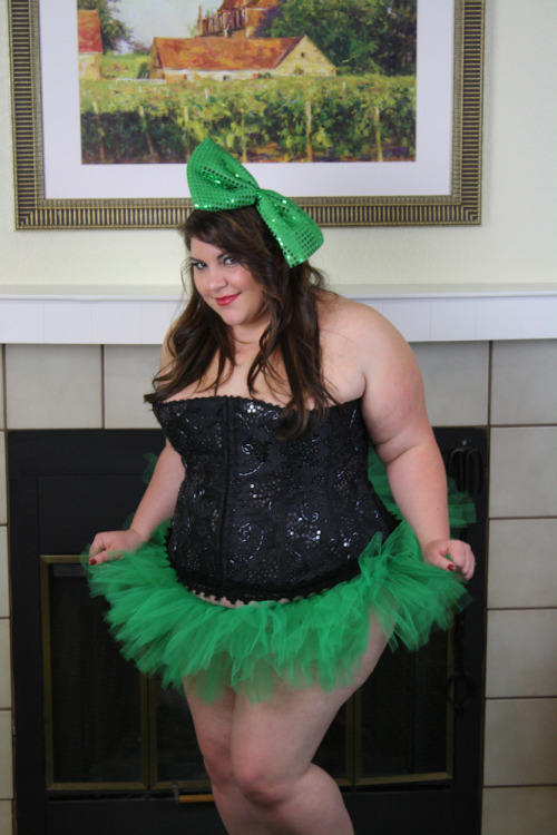 bellabendzbbw: sneak peek of my shoot from yesterday with hard ten entertainment. love the outfit!!
