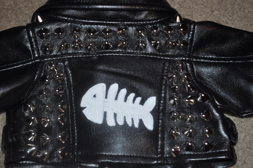 nightofbrokenglass:I upgraded Peaches’ leather jacket with a custom studding and painting!! So punk 