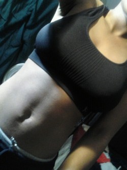 ttselfpics:  Sports Bra (: xoxo Thanks for