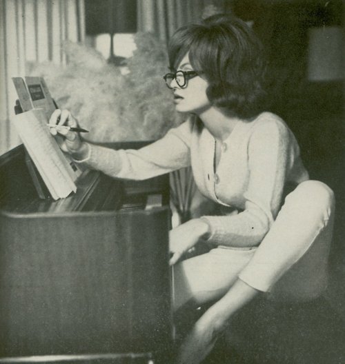 http://nudevintage.tumblr.com/post/18036664039