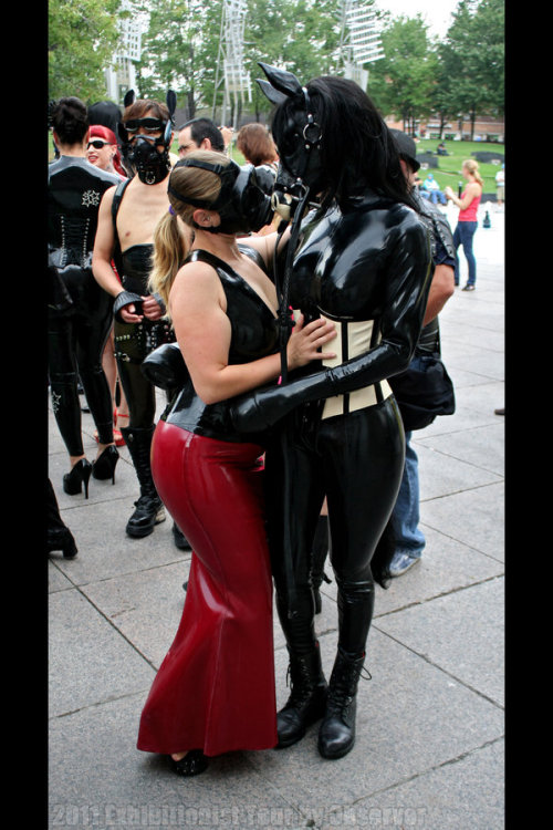 pet-play: - Observer13 Playfulrubberdoll and Gaelle at the Montreal Exhibitionist tour 2011 Not sure