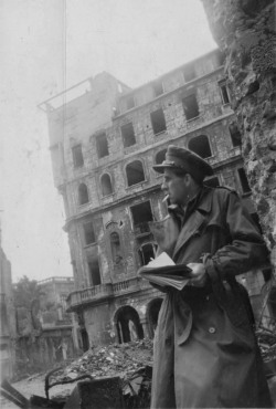 1bohemian:  Mervyn Peake sketching in Germany, 1945. 