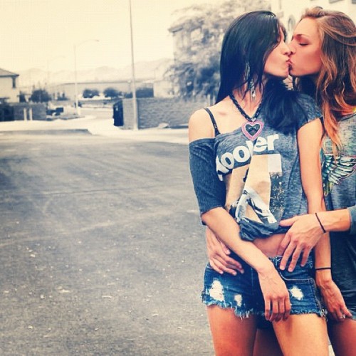 Porn photo hmrrrmrr:  #girlfriends #lesbians  (Taken
