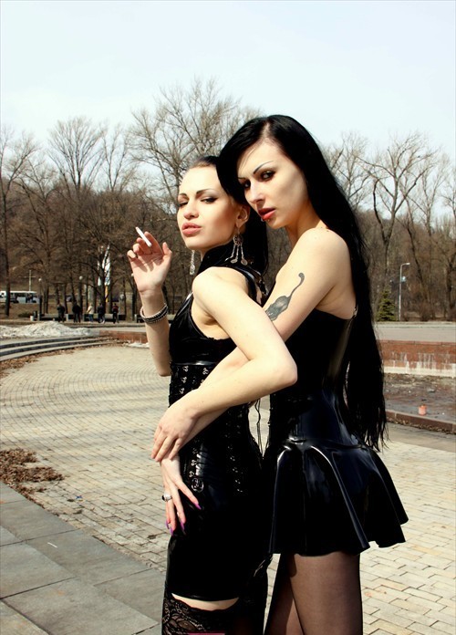 sexy-smoking-girls:  Sexy girlfriends