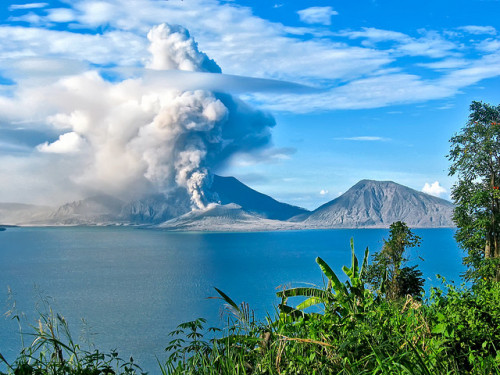 by [RUSTII] on Flickr. Tavurvur Volcano erupting in Rabaul, Papua New Guinea.