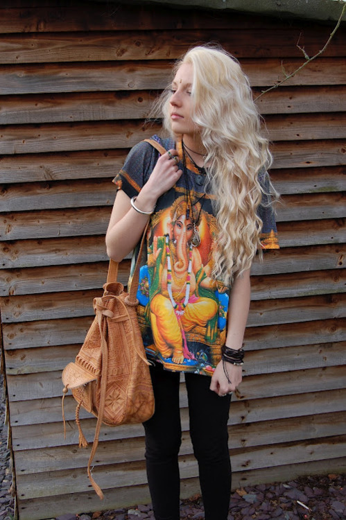 disastercandy:  Her top though 
