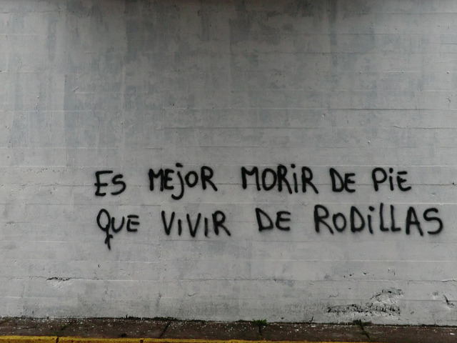 maria-constanza:  “Es mejor morir de pie que vivir de rodillas” on Flickr. 