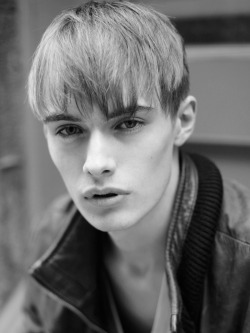 beautyhunter:  Ryon Everett 