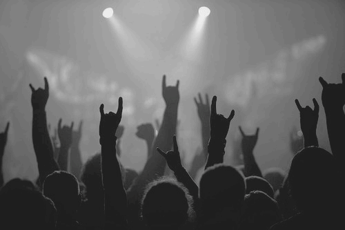 girlofrocknroll:  For more Rock n’ Roll click here 