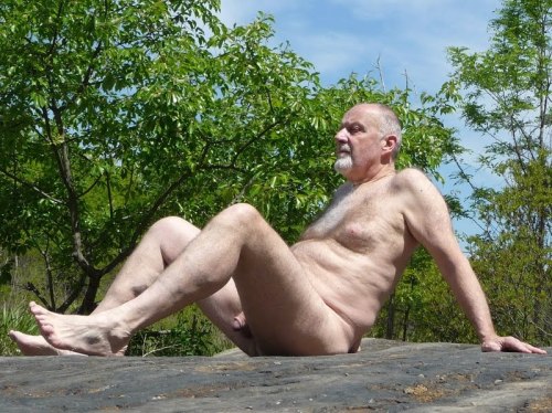 http://senioretgay2.tumblr.com/post/18076831635