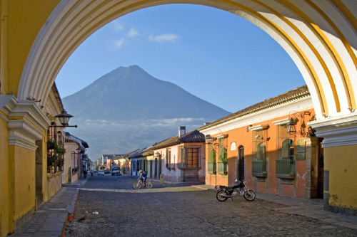 (via Arches and volcanoes, a photo from Sacatepequez, South | TrekEarth)Antigua Guatemala, Guatemala