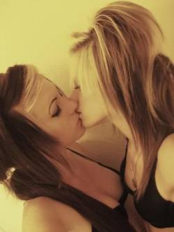 lipsticklesbians.tumblr.com post 19523910351