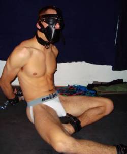 kinkydirtymen:  Jock boy In bondage…