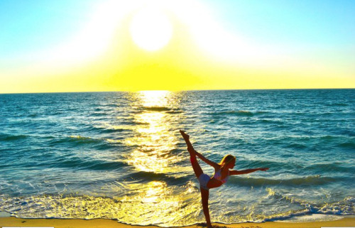 tanned-and-blonde:  Tired of not having enough summer on your dash? Follow me: tanned-and-blonde for summer all the time and ask me to check out your blog! 