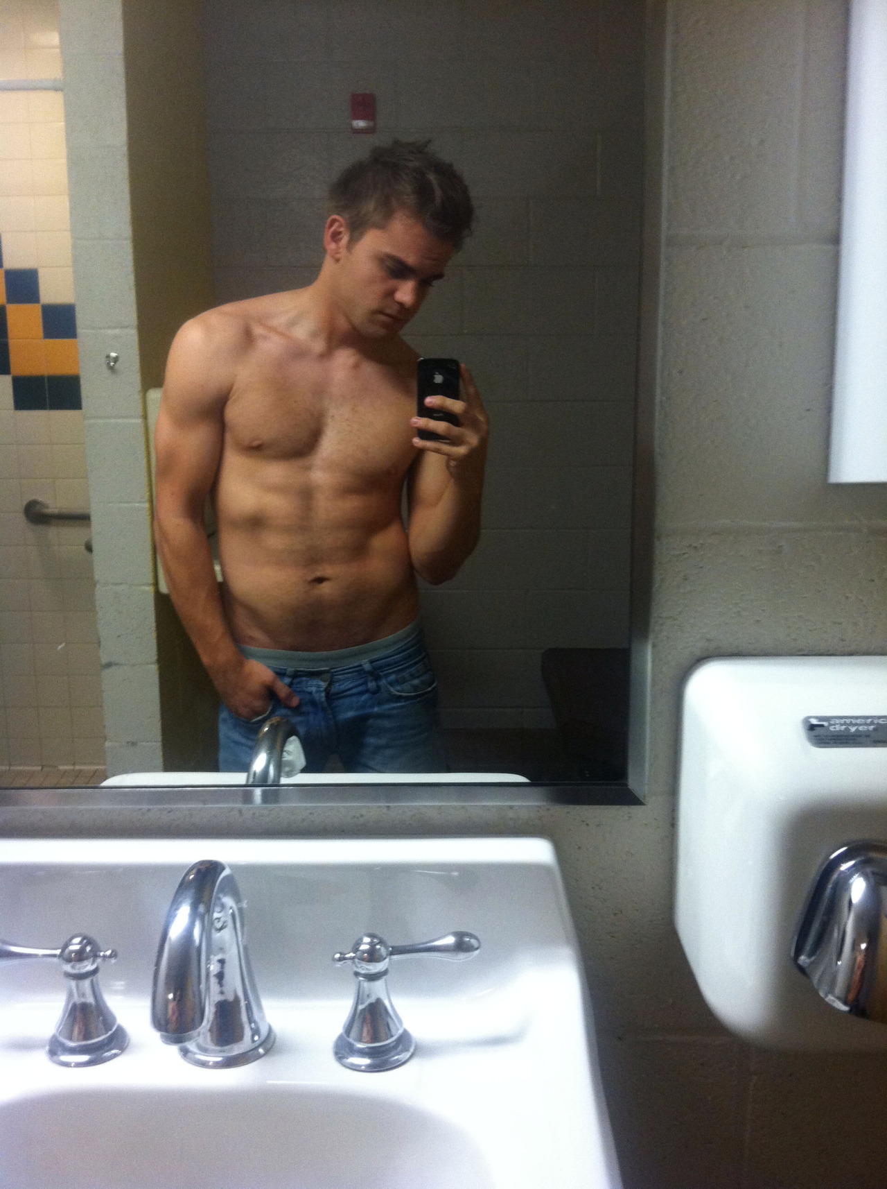 daysofouryouth:  working on ma fitness.i wish I had a longer waist. It literally
