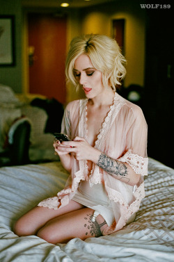 wolf189:  @alyshanett texting (candid)by Wolf189 (@wolfphoto) ** Please don’t remove the credits and links. Thank you. ** http://wolf189.tumblr.com/ more photos of  Alysha  here: http://wolf189.tumblr.com/tagged/alysha-nett 