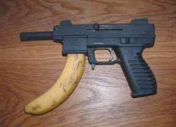cannabis-chemist:  lol banana clip 