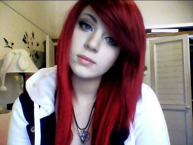 ambermccrackin:  really bored waiting for mum and daniel to get home, my internets