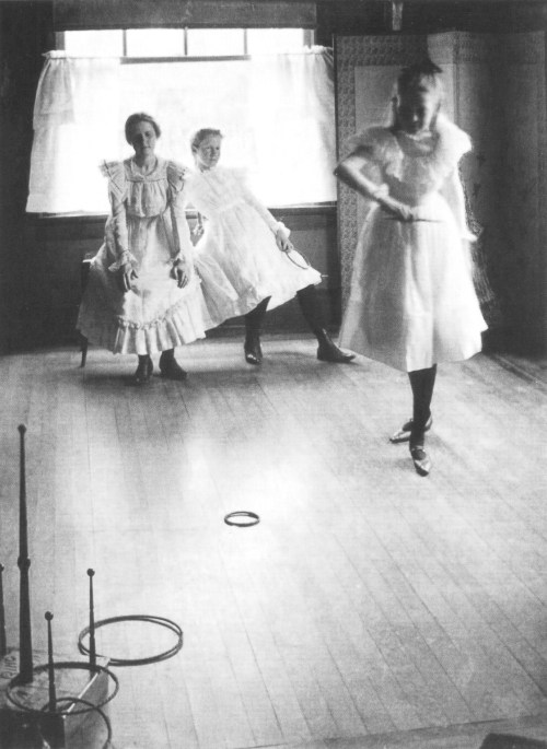 legrandcirque:Clarence Hudson White, The Ring Toss, 1899.Source: Yale Visual Resources Collection