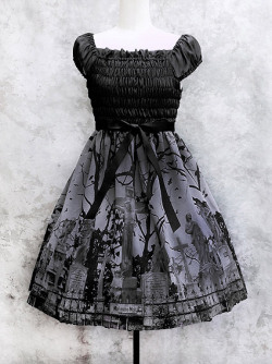 harajuju:  There is a lot of hype going around the lolita community right now about Moi-même-Moitié’s latest print series, Sleeping Garden. Personally, while it’s a decent dress, I don’t think the stratospheric level of praise is deserved. The