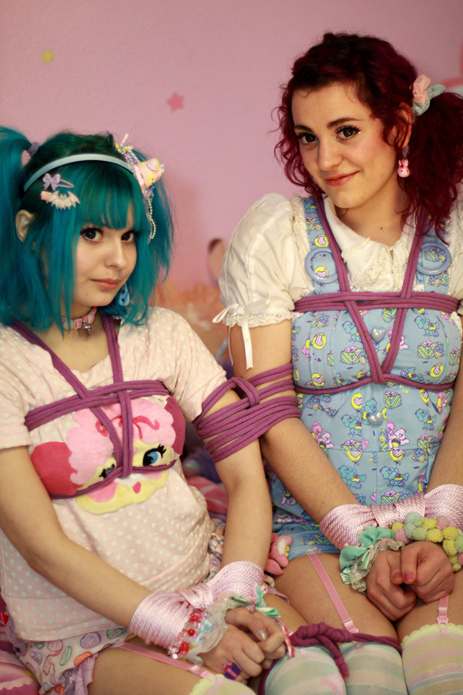 safeword:  envyinthesky:  meagan // http://gremlinhappycore.tumblr.com bekah // http://mumuchu.tumblr.com