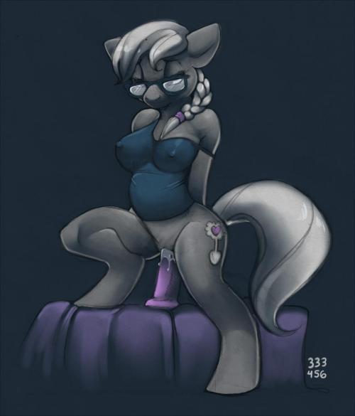 thedirtyponyblog:  SILVER SPOON. U ARE SEXY. WE SHOULD FUCK. THAT’S WHAT HAPPENS.  sauce http://www.furaffinity.net/view/7350639/ … i should draw silver spoon sometime. hurrm.