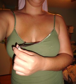 salaciouslyslutty:  And I couldn’t forget about my chain ;P