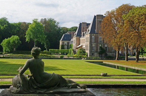 by jmsatto on Flickr.Château de Courances in Essonne, France.