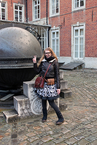 Outfit 19.02.2012
Hairband: Veritas Cowl: Primark Aviator jacket: H&M Bag: Fossil Hip bag: Zara Kids Skirt: made it myself Petticoat: Dear Celine Leggings: Zara Spats: my own design, made them myself Boots: Kickers
Photo by Claire :)