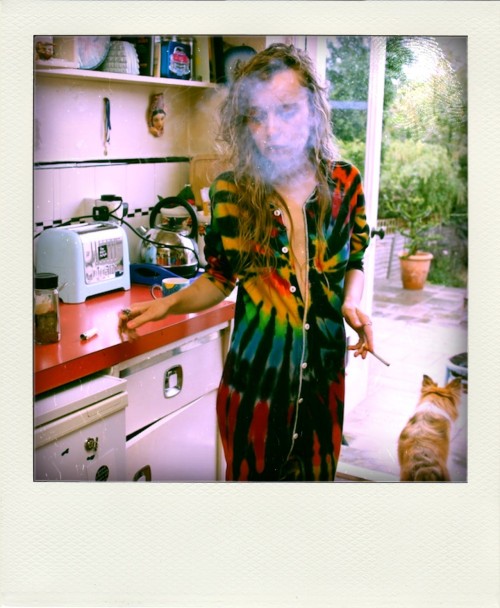born-on-the-coldest-day:  electronicwars:  morninggold   click for grunge