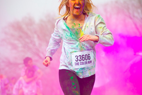 orientaltiger:  The 2012 Colour Run is currently touring through 20 U.S. cities.  The only  requirement is wearing a white shirt. Throughout the run, participants  are doused in bright  pigments (cornstarch that is 100% natural and safe). Each kilometer