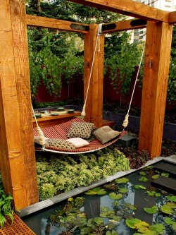 love-with-no-end:  Diningroom Garden by Jamie Durie A garden designed to function like an indoor space. Submitted by face—the—strange Follow this blog, you will love it on your dashboard 