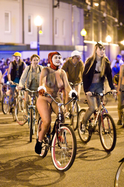 houseoferebus:  More of last year’s “Harley Quinn Cosplay Girl” at Chicago’s World Naked Bike Ride.