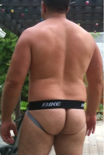 venicecub:  A beefy man in a jock will always get my attention.