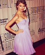 truthbeforethelies:  taylor swift + purple 