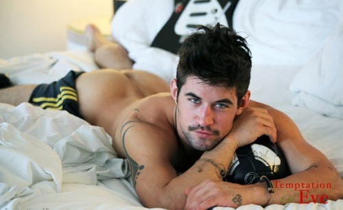 itsfucknjavee:   Benjamin Godfre  