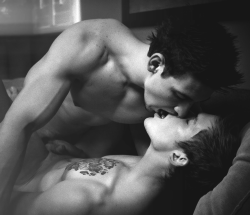 hotgaycouples:  Extremely hot and cute! 