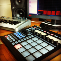 Hassonline:  Finally Got The Mashine By Native Instruments, After Hearing A Lot Of